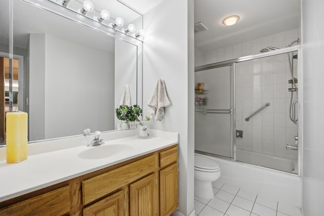 7410 W Lawrence Avenue 217, Harwood Heights, IL 60706