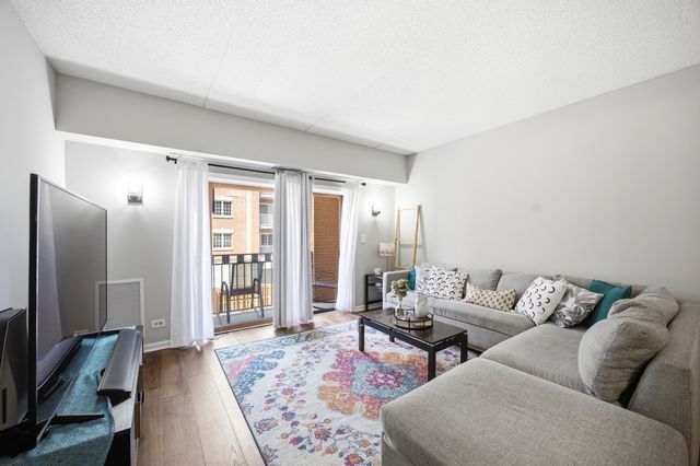 7410 W Lawrence Avenue 217, Harwood Heights, IL 60706