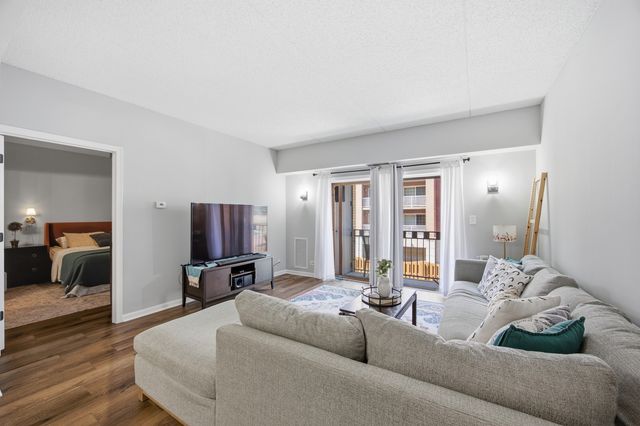 7410 W Lawrence Avenue 217, Harwood Heights, IL 60706