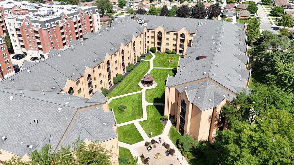 7410 W Lawrence Avenue 217, Harwood Heights, IL 60706