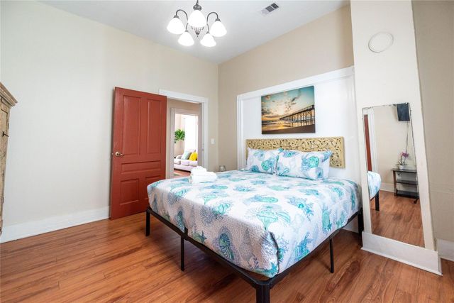 1224 Avenue L, Galveston, TX 77550