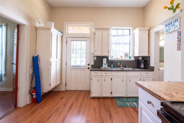 1224 Avenue L, Galveston, TX 77550