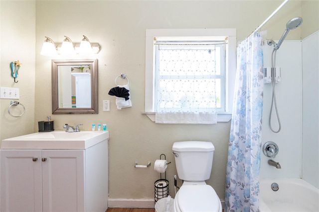 1224 Avenue L, Galveston, TX 77550