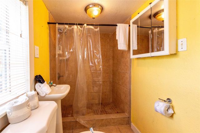 1224 Avenue L, Galveston, TX 77550