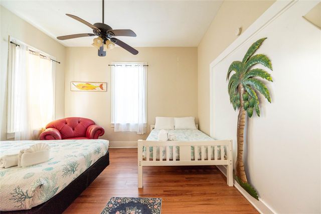 1224 Avenue L, Galveston, TX 77550