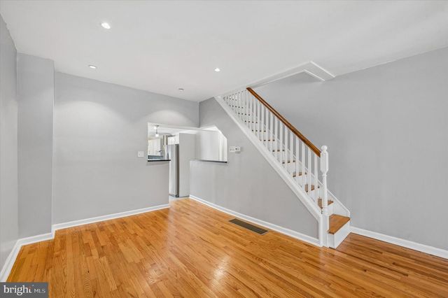 2042 E HUNTINGDON ST, Philadelphia, PA 19125