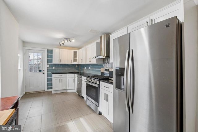2042 E HUNTINGDON ST, Philadelphia, PA 19125