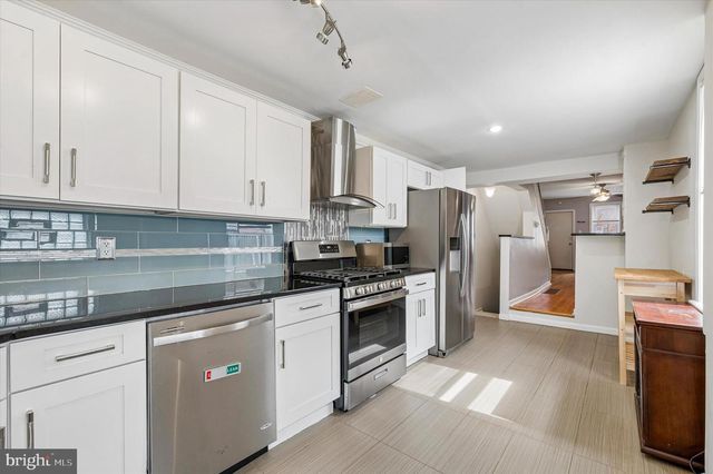 2042 E HUNTINGDON ST, Philadelphia, PA 19125