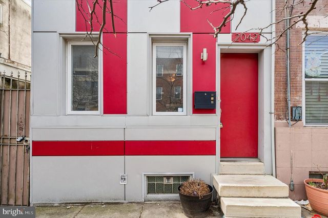 2042 E HUNTINGDON ST, Philadelphia, PA 19125