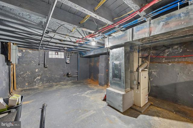 2042 E HUNTINGDON ST, Philadelphia, PA 19125
