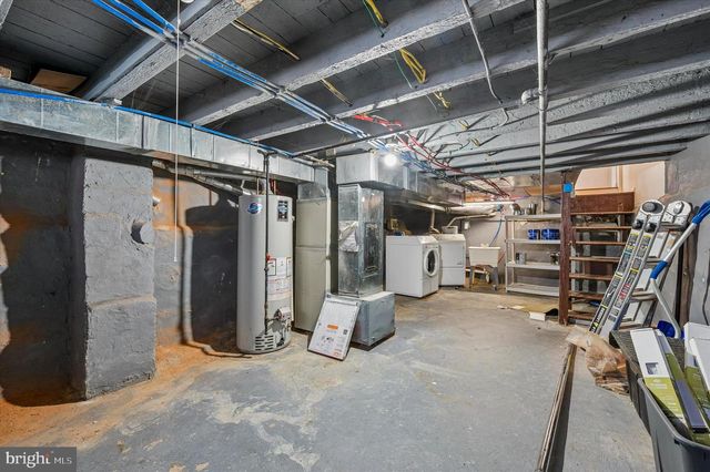 2042 E HUNTINGDON ST, Philadelphia, PA 19125