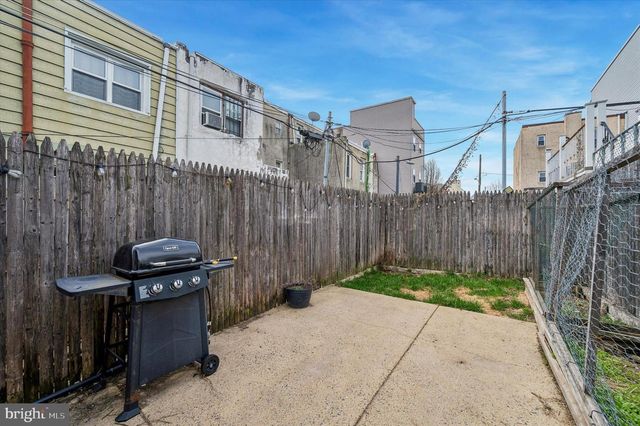 2042 E HUNTINGDON ST, Philadelphia, PA 19125
