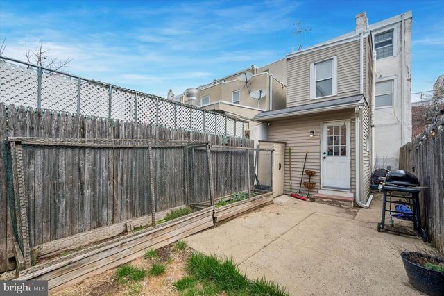 2042 E HUNTINGDON ST, Philadelphia, PA 19125
