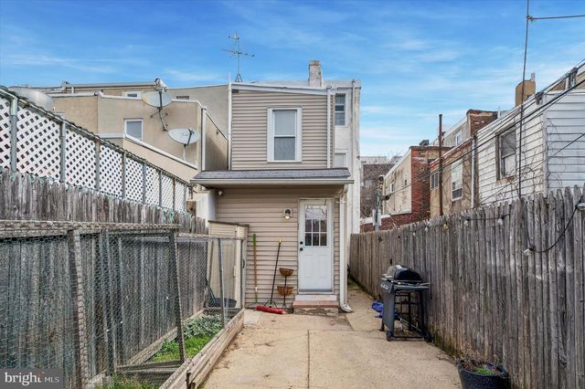 2042 E HUNTINGDON ST, Philadelphia, PA 19125