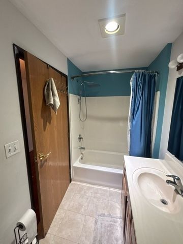 3370 W Brooke Avenue 218, Waukegan, IL 60087