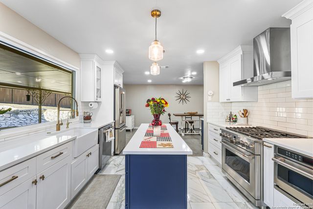 7339 Shady Hollow, San Antonio, TX 78255