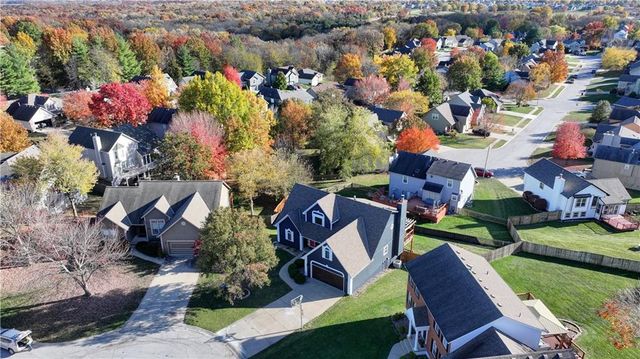 1005 NE Scenic Court, Lee's Summit, MO 64064