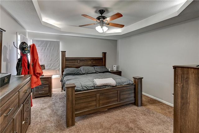 1005 NE Scenic Court, Lee's Summit, MO 64064