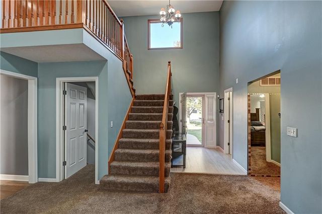 1005 NE Scenic Court, Lee's Summit, MO 64064