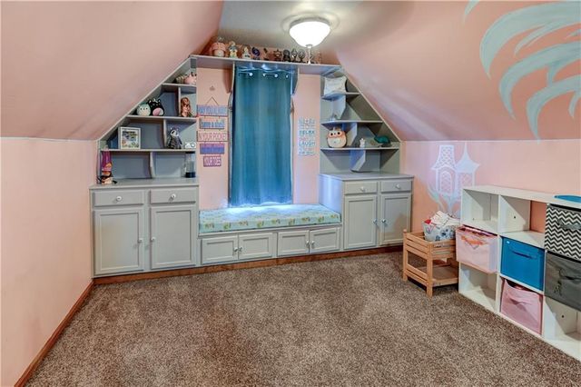 1005 NE Scenic Court, Lee's Summit, MO 64064