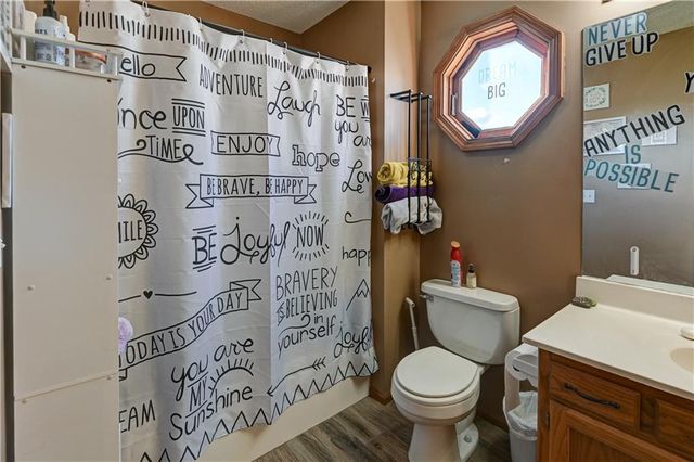 1005 NE Scenic Court, Lee's Summit, MO 64064