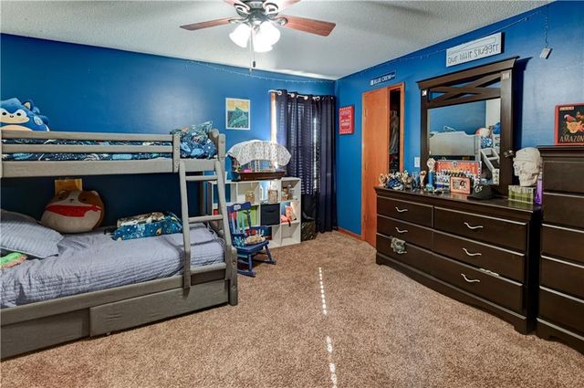 1005 NE Scenic Court, Lee's Summit, MO 64064