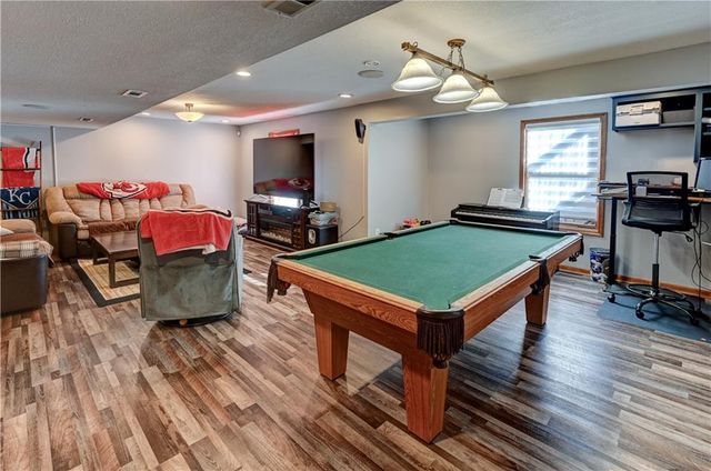 1005 NE Scenic Court, Lee's Summit, MO 64064