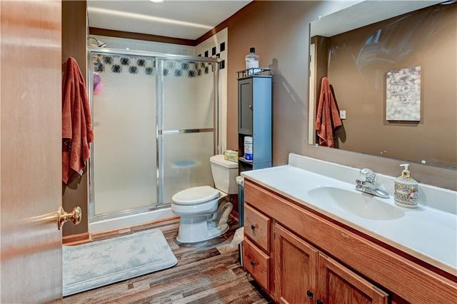 1005 NE Scenic Court, Lee's Summit, MO 64064