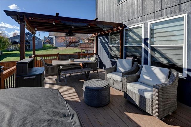 1005 NE Scenic Court, Lee's Summit, MO 64064