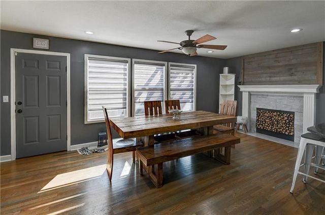 1005 NE Scenic Court, Lee's Summit, MO 64064