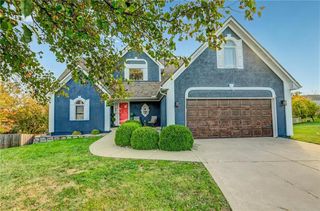 1005 NE Scenic Court, Lee's Summit, MO 64064