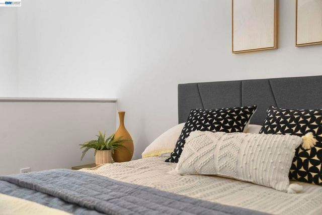 3960 Adeline St 107, Emeryville, CA 94608