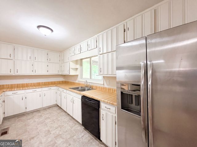 210 Pinewood Lane, Stockbridge, GA 30281