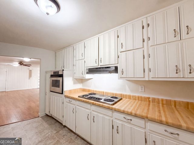 210 Pinewood Lane, Stockbridge, GA 30281