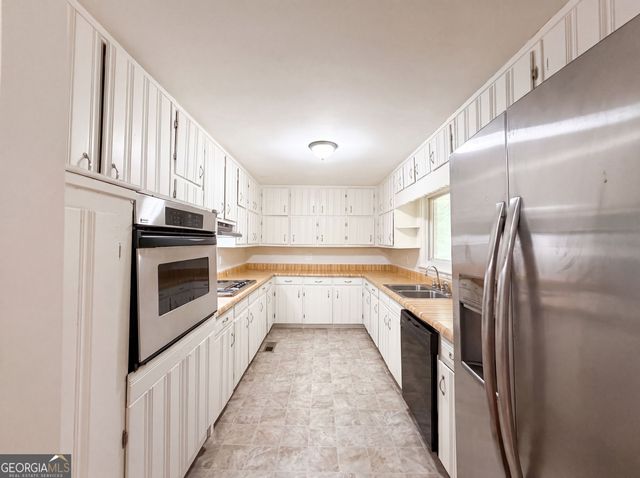 210 Pinewood Lane, Stockbridge, GA 30281