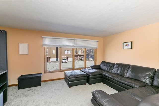 281 Boylston St H, Lowell, MA 01852