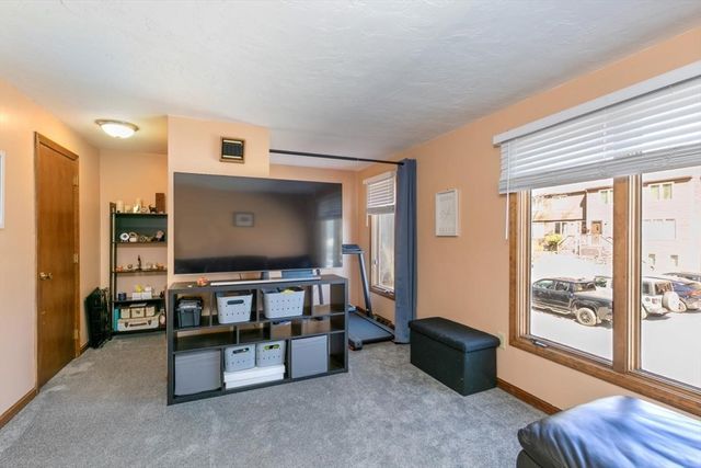 281 Boylston St H, Lowell, MA 01852