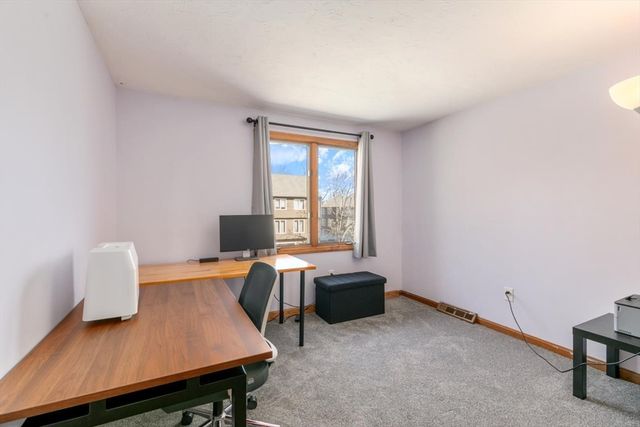 281 Boylston St H, Lowell, MA 01852