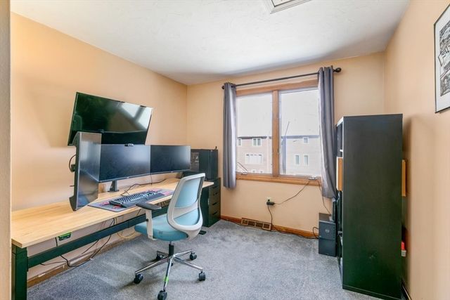 281 Boylston St H, Lowell, MA 01852