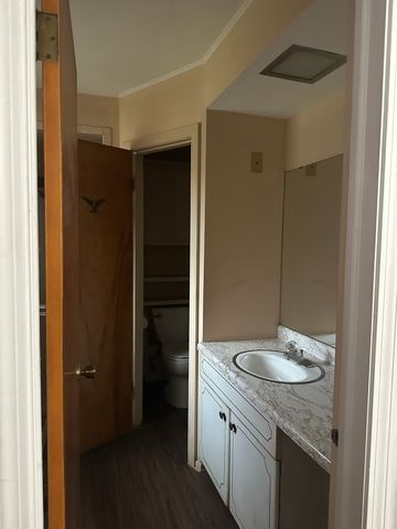 6526 Howard Avenue, Indian Head Park, IL 60525