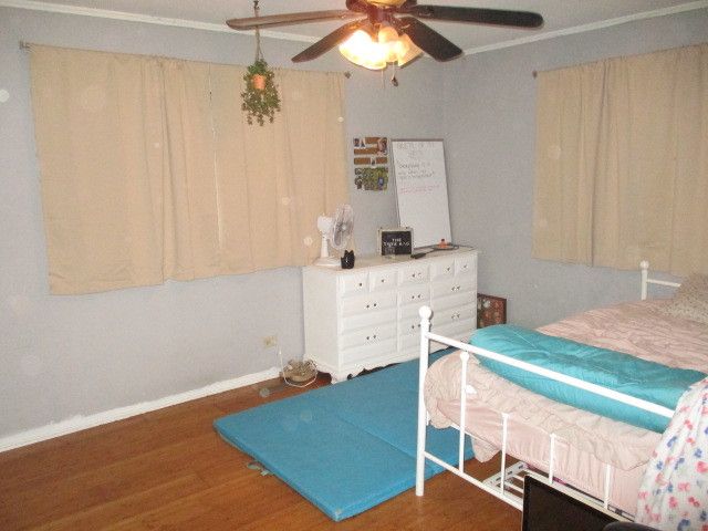 6526 Howard Avenue, Indian Head Park, IL 60525