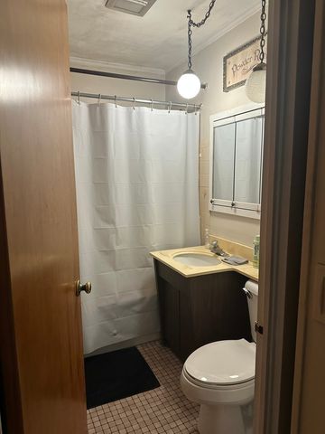 6526 Howard Avenue, Indian Head Park, IL 60525