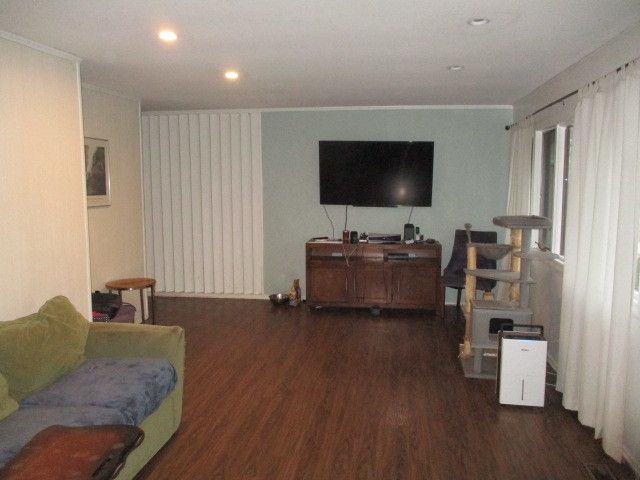 6526 Howard Avenue, Indian Head Park, IL 60525