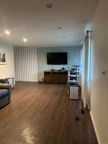 6526 Howard Avenue, Indian Head Park, IL 60525