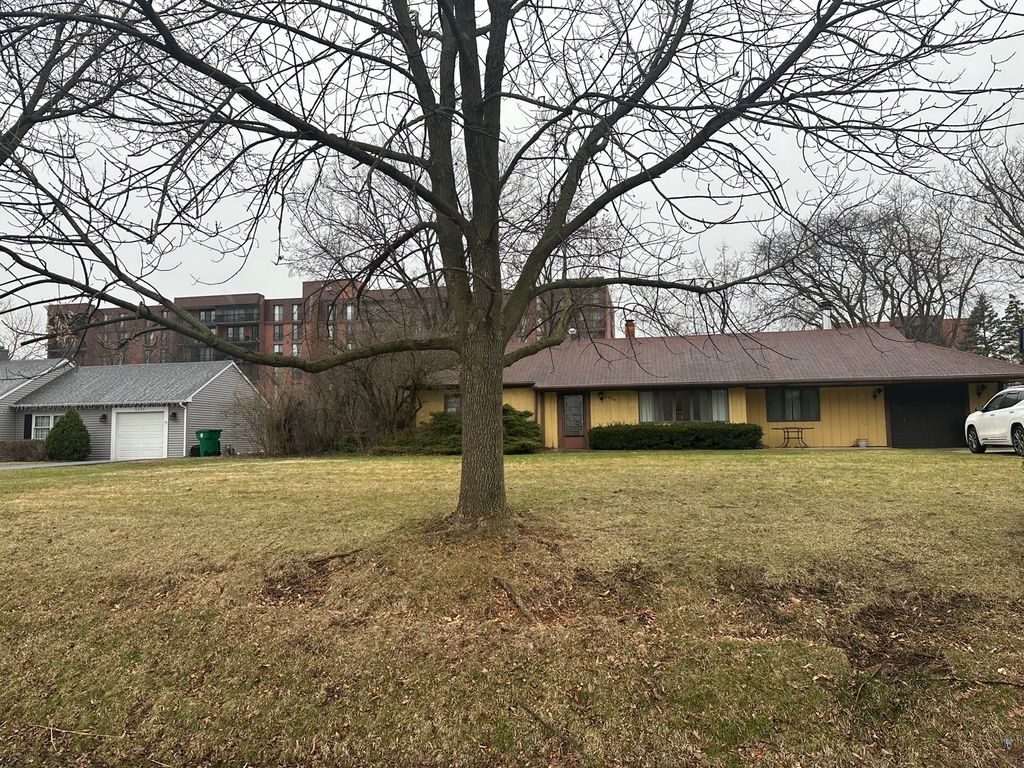 6526 Howard Avenue, Indian Head Park, IL 60525