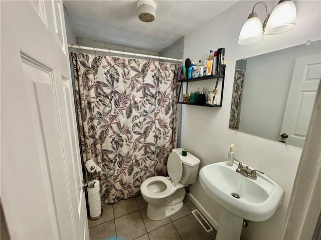 61 Auburn Avenue, Gates, NY 14606