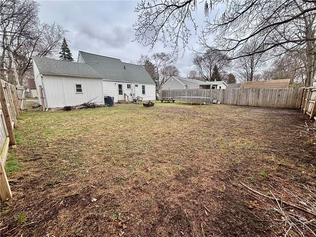 61 Auburn Avenue, Gates, NY 14606