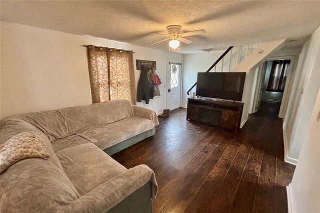 61 Auburn Avenue, Gates, NY 14606