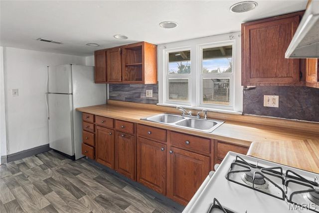 2407 E Main Street, Belleville, IL 62221