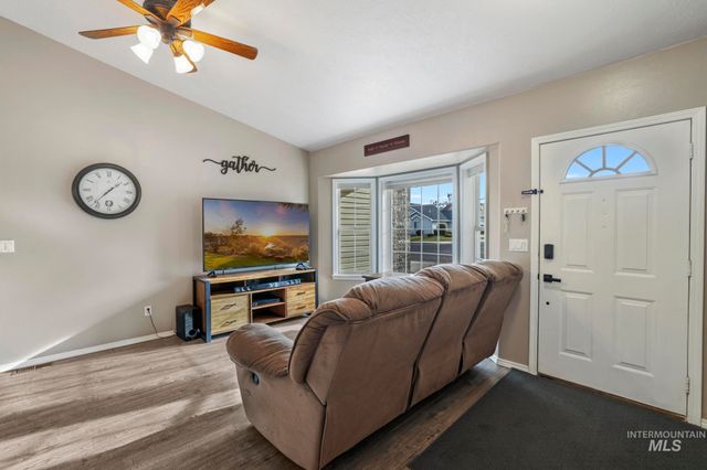 321 Cedarpark Cir, Twin Falls, ID 83301